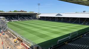 Deze print is ontworpen met behulp van de teamkleuren van fulham en is een opvallend stuk. Fulham Fc Preparing Craven Cottage