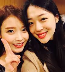 Iu shindo (新堂衣宇) is one of the main characters of i'm standing on a million lives. With Her Tiny Hands Iu Makes A Meal For Sulli