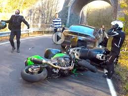 Choose a bike, drive pass obstacles, and difficult terrains. Motorrad Crash Auffahrunfall Weil Bissi Geschlafen