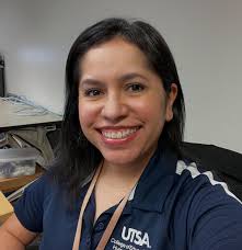 Always wanted to do this… take the Riverwalk barge and see the lights at  the Riverwalk. So pretty!!! . . . . @thesanantonioriverwalk  @visitsanantonio #sariverwalk #holidaylights #sanantonio #visitsanantonio  #christmaslights #xmaslights #christmas #xmas ...