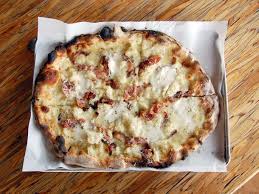 Mashed Potato Pizza I Thought I Was The Only Person On Earth Who Ate Mashed Potatoes On Pizza This Is A New Haven St Mashed Potato Pizza Mashed Potatoes Food