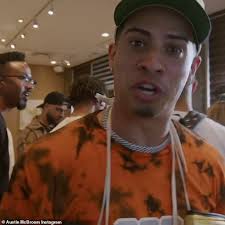 Social gloves' youtubers vs tiktokers show is headlined by austin mcbroom vs bryce hall. Youtuber Austin Mcbroom Destroys Tiktoker Bryce Hall Ahead Of Boxing Match On Livexlive The Bharat Express News