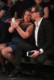 Browse 2,982 keely shaye smith stock photos and images available, or start a new search to explore more stock photos and images. Pierce Brosnan Und Seine Frau Feiern 25 Jahre Zusammen Und Ihre Fotos Uber Die Jahre Sind Das Ultimative Ziel Fur Paare Bored Panda