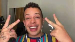 Gloria Groove exalta geração dela e de Pabllo e influência da mãe