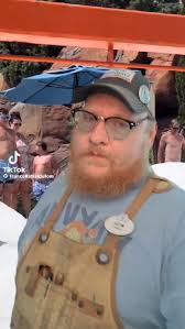 what just happened....#disney #disneyworld #disneyparks #disneymagic  #disneytiktok