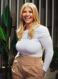 Busty Swiss Singer Beatrice Egli is happy to share her Big Tits in a tight  Top with her Fans : rHotTVCeleb