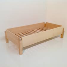 Durch die stapelfunktion des bettes lassen sich aus einem bett im handumdrehen zwei betten machen. Jobaec Bett Betten Stapelbetten Staplbett Stapelliege Stapelliegen Liege Liegen Stapelbar Grippenbetten Grippenbett Grippenliegen Grippenliege Schlafen Schlaf Rollen Buche Massiv Lackiert Hohe Seite Niedrige Seite Polster Liegepolster Baumwolle