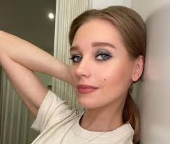 Полное имя — кристина игоревна асмус. Mama Kristiny Asmus Krasivaya Zhenshina Aktrisa Voshitila Set Semejnym Foto Shou Biz Na Joinfo Com