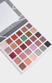Zawiera ona 30 efektownych odcieni, które staną się podstawą. Bperfect X Jah Makeup Artist Eyeshadow Palette Prettylittlething