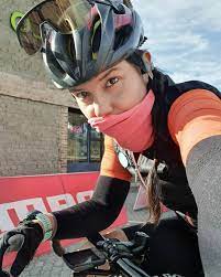 女性サイクリスト サイクリスト サイクリング