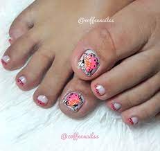 Diseños para uñas de pies con piedras. Mariposa