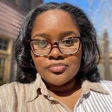 Liza Hale's Instagram, Twitter & Facebook