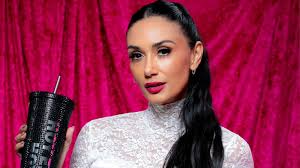 Quién es Bea Bravo, influencer que expuso “obsesión” de “Brunito” de Los 80 