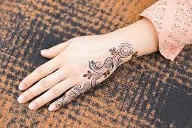 Gambar diatas juga merupakan gambar henna yang simple. Bahaya Henna Yang Harus Diwaspadai Dan Cara Aman Menggunakannya My Fairytale My Tale Error 404 My Fairytale My Tale
