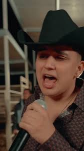 Para tod@s las coquet@s, llegó @Uriel Barrera con el hit #Coqueta 😉  #newmusic #nuevamusica