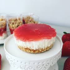 Quello originale che viene cotto al forno e quello a freddoche non prevede cottura. Mini Cheesecake Al Limone E Salsa Alle Fragole