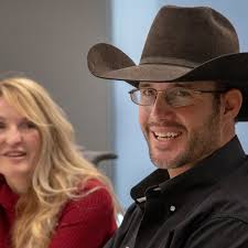 Cowboy 911: A Facebook group that helps animals, owners during California  wildfires