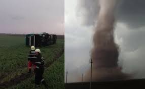 Nu se știe momentan dacă fenomenul meteo a produs pagube. Autobuz Cu 39 De Persoane RÄƒsturnat De O TornadÄƒ In CÄƒlÄƒraÈ™i Video News Romania