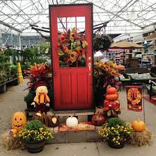 Welcome Home Door Fall Display In Rockwall Tx Lowes Fall Garden Decor Garden Center Displays Autumn Garden