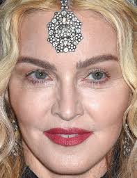 Daf?r sieht sie zu normal aus. Celebritycloseup Madonna Looks Madonna Met Gala Madonna