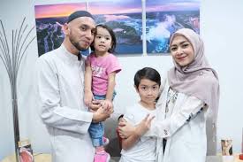 Kalau kita niatnya taubatan nasuha, insya allah lah. 10 Potret Terbaru Keluarga Gary Iskak Makin Harmonis Dan Agamis