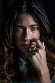 Watch best evin ahmad movies and tv series on ev01.net for free, download over 25000 evin ahmad movies and tv series in hd easily. Efter Genombrottet Som Guzzilago I Ett Oga Rott Har Evin Ahmad Gjort Succe Som Bade Skadespelare Och Sommarpratare Nu Kommer Debutromanen En Dag Ska Jag Bygga Ett Slott Av Pengar Som Hon