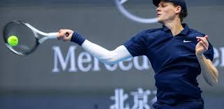 Sinner Avanza en Pekín: Duelo Épico y Rumbo a Semifinales