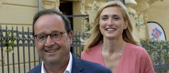 Pourtant dès l'âge de 8 ans, elle étudie le chant lyrique, passe également par l'école du cirque. Julie Gayet S Small Sentence On Francois Hollande Was Mocked In The Press