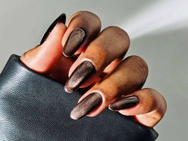 15 Gorgeous Cat-Eye Nail Designs for a Glittering Fall Manicure