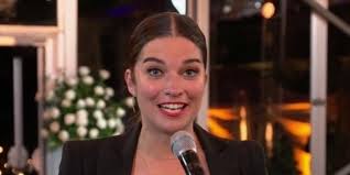 Annie Murphy's First Thought After Winning Her Emmy Is Relatable AF