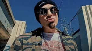 Nejznámější člen Arsonists nenabízí na divokém západě nic jiného, než  verbální zbraně a lyrické útoky