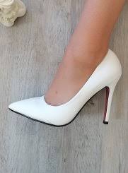 De la basket à l'escarpin, trouvez la paire de chaussure à prix tout doux chez boohoo ! Magasin Chaussure Mariage Chaussures Blanches Pour Femme