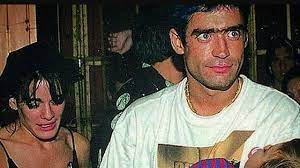 Al momento de su muerte, rodrigo bueno llevaba hechos 13 recitales en el luna park, la certificación de cuádruple platino por su disco a 2000 en menos de un mes (una marca que en nuestro país sólo la consiguió thriller, de michael jackson), un show en mar del plata con más de 120 mil personas y, fundamentalmente, un consenso entre propios. Rodrigo Bueno Ultimas Noticias De Rodrigo Bueno Temas En La Voz Del Interior