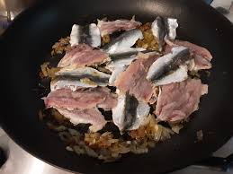 Bietole e ceci con filetti di sardine all'agro. Bucatini Con Le Sarde Alla Siciliana Kitchen Clue