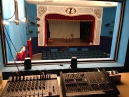 Tema di punta è sicuramente il coprifuoco che, dalle 22, potrebbe spostarsi verso le 23 o mezzanotte; Il Teatro Aurora Montelupo Walk