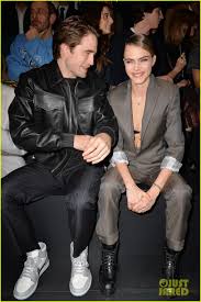 Robert thomas pattinson was born on may 13, 1986, in london, england. Robert Pattinson Cara Delevingne Attend Dior Show Together Photo 4417238 Cara Delevingne Fashion Kate Robert Pattinson Robert Pattinson Twilight Robert