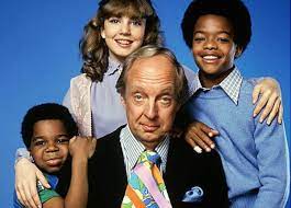 En effet les fusco ont dû faire face à la mort de 4 membres de leur famille, tandis que 3 autres sont actuellement hospitalisés. Les Sitcoms Familiales Les Plus Cultes De La Tele Us Toutelatele