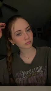 Lily Hendricks's Instagram, Twitter & Facebook