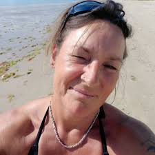 Hi everyone! I'm looking for a photographer in the area who offers newborn  photography at reasonable rates. Preferably someone with experience working  with infants and a good portfolio. Any recommendations or personal