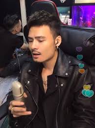 Hoa vinh (tên thật lê tiến anh, sinh năm 1990) là gương mặt mới nổi, đầy sức hút với dân mạng việt. Hiá»‡n TÆ°á»£ng Máº¡ng Hoa Vinh Len Ä'á»i Chá»‰ Sau 1 Ä'em Giá» Ra Sao
