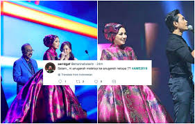 Anugerah meletop era 2018 styled @tymfatimah dress @afiqmofficial mua @jijiezainal hair… Anugerah Jaga Hati Neelofa Netizen Tak Puas Hati Neelofa Menang Besar Di Ame2018