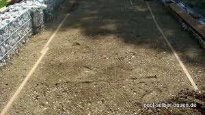 Holzterrasse Das Ganze Hat Etwa 2 Grad Gefalle Damit Spater Das Wasser Auf Den Dielen Ablauft Holzterrasse Terrasse Holz Terrasse Beton