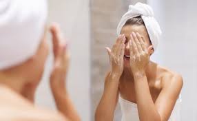 No hacerlo más de una vez por mes. Los Mejores Consejos Para Hacer Una Limpieza Facial En Casa