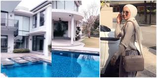Bukit antarabangsa is a hillside township located in ulu klang, ampang district, selangor, malaysia. Ini Rumah Ke Istana Bukan Calang2 Orang Harga Rumah Mewah 10 Selebriti Malaysia Ini Buat Ramai Ternganga Lepat Pisang