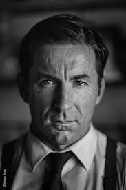 Antonio de la Torre desnuda su alma con la música de siempre en el Teatro  Cervantes