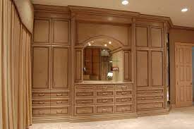 Chambre design en bois massif comprenant une armoire dressing a portes coulissantes à miroirs, a l'intérieur côté penderie et lingère, avec 1 lit en chêne. Chine Armoire En Bois Massif Chambre A Coucher Mobilier Yb 10 Acheter Armoire Magique Sur Fr Made In China Com