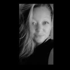 Here from California, USA when only 5 years old (now 11) is Evan Le Music  (themusicman.uk/evan-le/) a Piano playing little master brilliantly playing  this wonderful music 'Diễm Xưa'! What a talent in