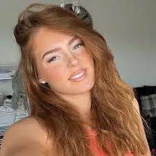 Donna Tull's Instagram, Twitter & Facebook