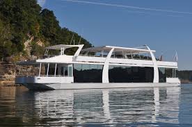 Having A Ball On Lake Cumberland Ky Travel Blue Book Houseboat Vacation House Boat Houseboat Rentals