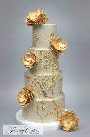 Gorgeous Wedding Cakes With Gold Details Modwedding Golden Wedding Cake Gold Wedding Cake Fancy Cakes